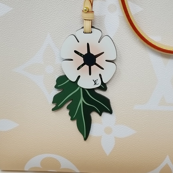 Sold BRAND NEW Louis Vuitton By the Pool Onthego GM - Picture 3 of 9